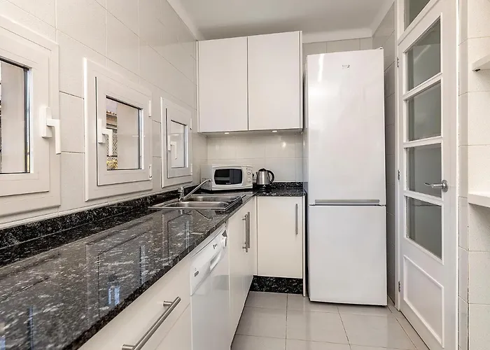 شقة La Gola, Private Garden With Access, Refurbished *