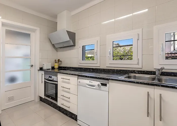 Apartment La Gola, Private Garden With Access, Refurbished