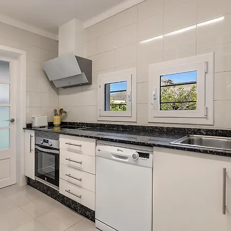 Lejlighed La Gola Apartment, First-line Beachfront, Newly Refurbished